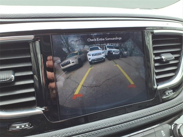 Used 2020 Chrysler Pacifica Limited image 20