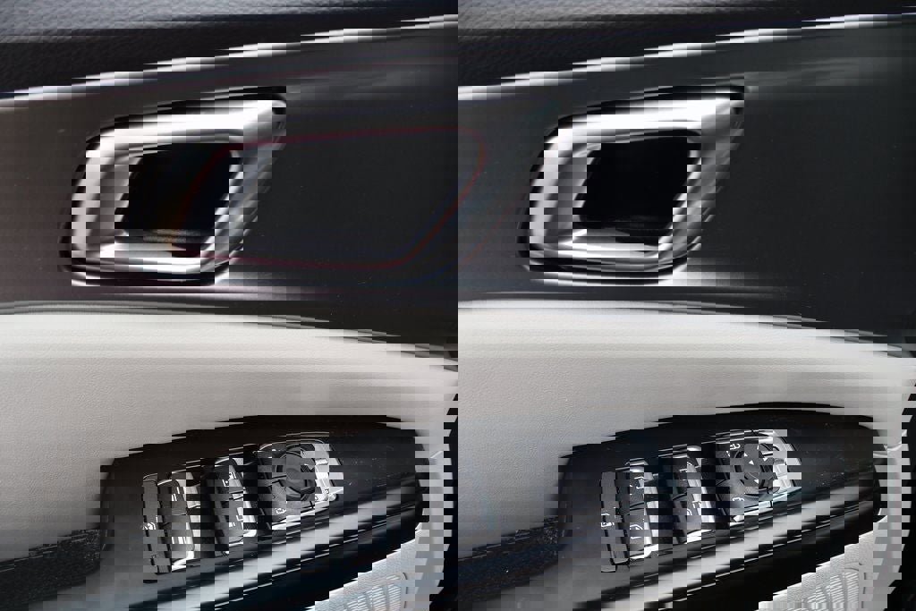 Used 2023 Kia Carnival LX image 21