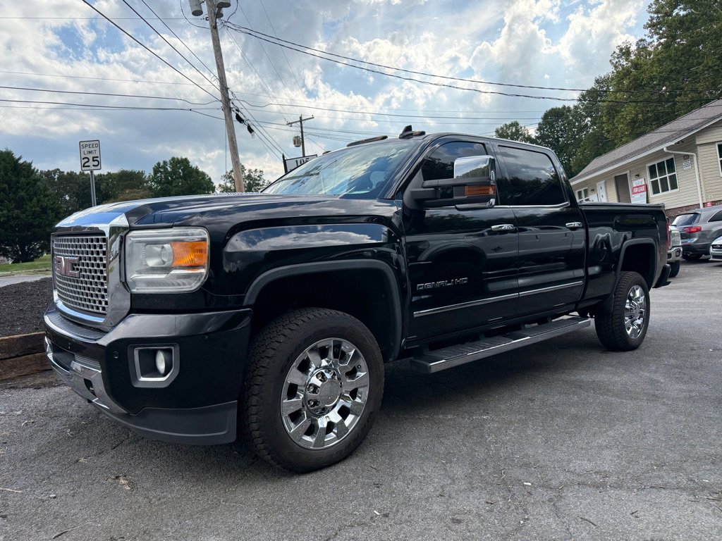 Used 2015 GMC Sierra 2500 Denali w/ Duramax Plus Package image 8