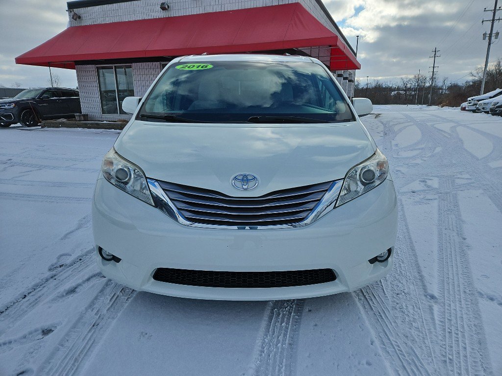 Used 2016 Toyota Sienna XLE image 7