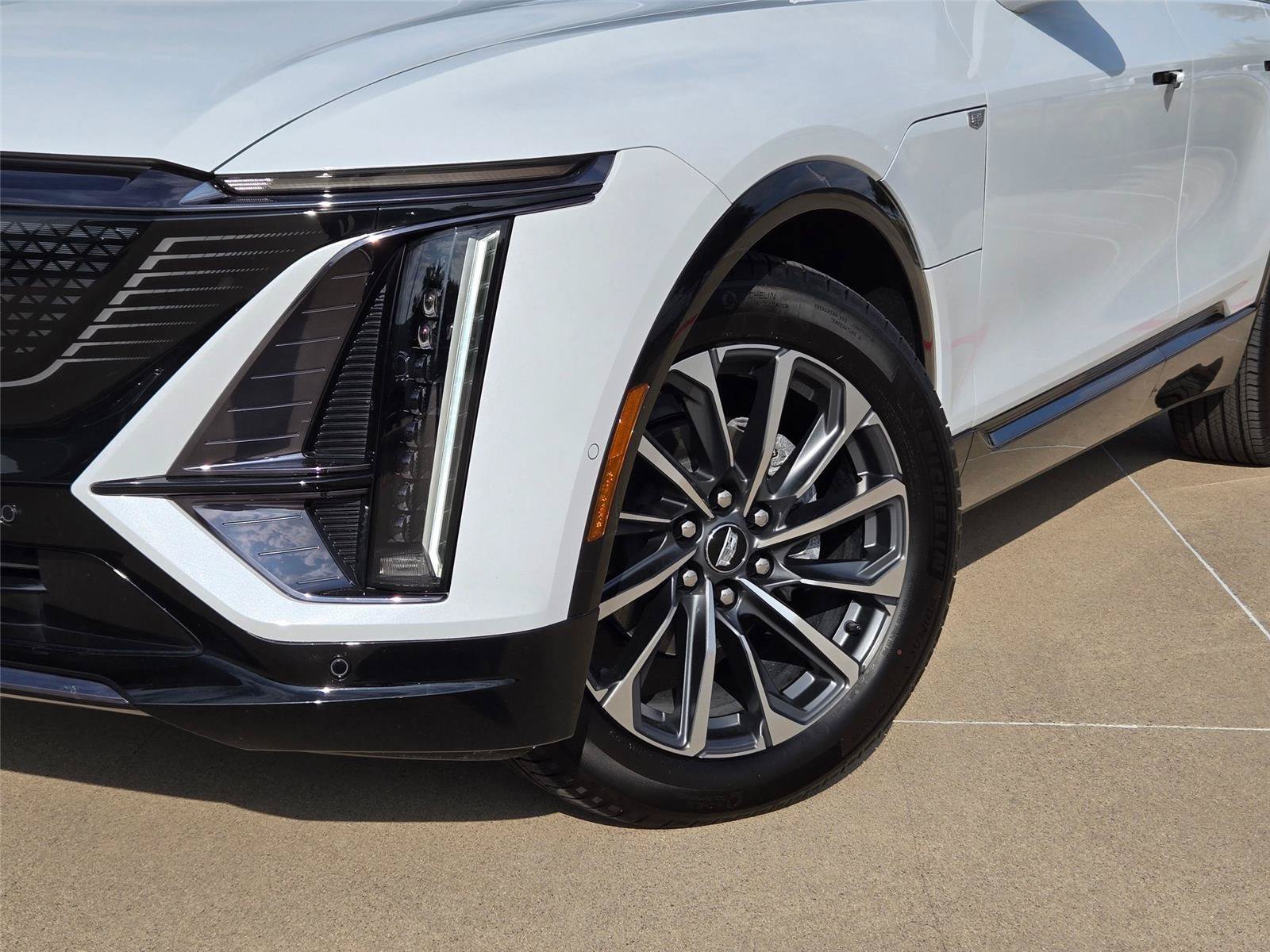New 2026 Cadillac Lyriq Sport w/ LPO, Floor Liner Package AWD/4WD image 7