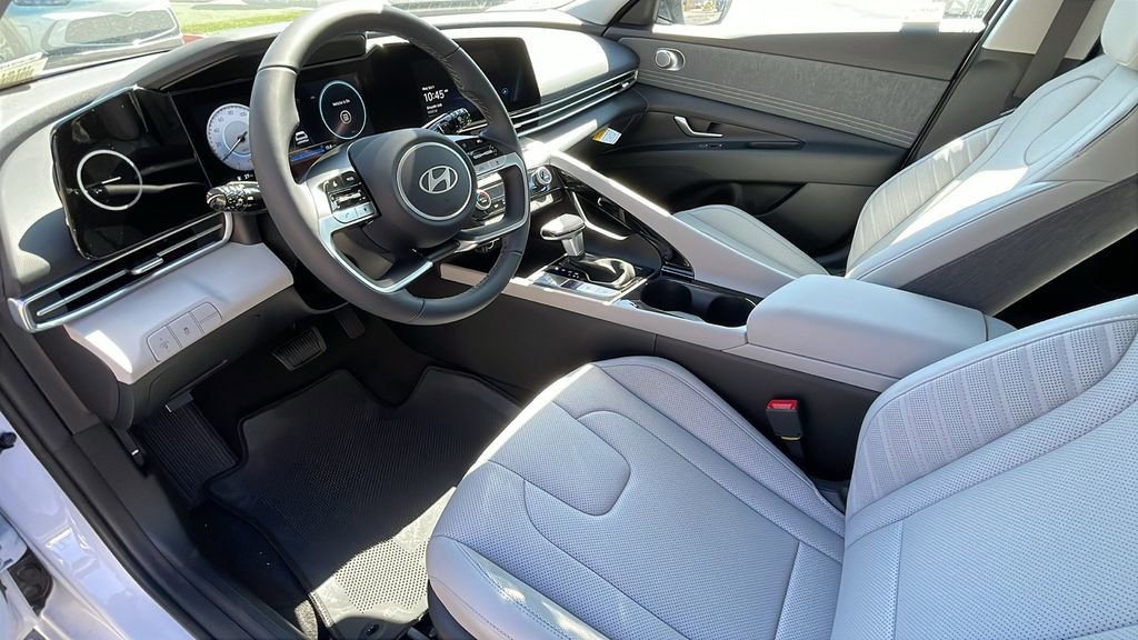 New 2025 Hyundai Elantra Limited image 14