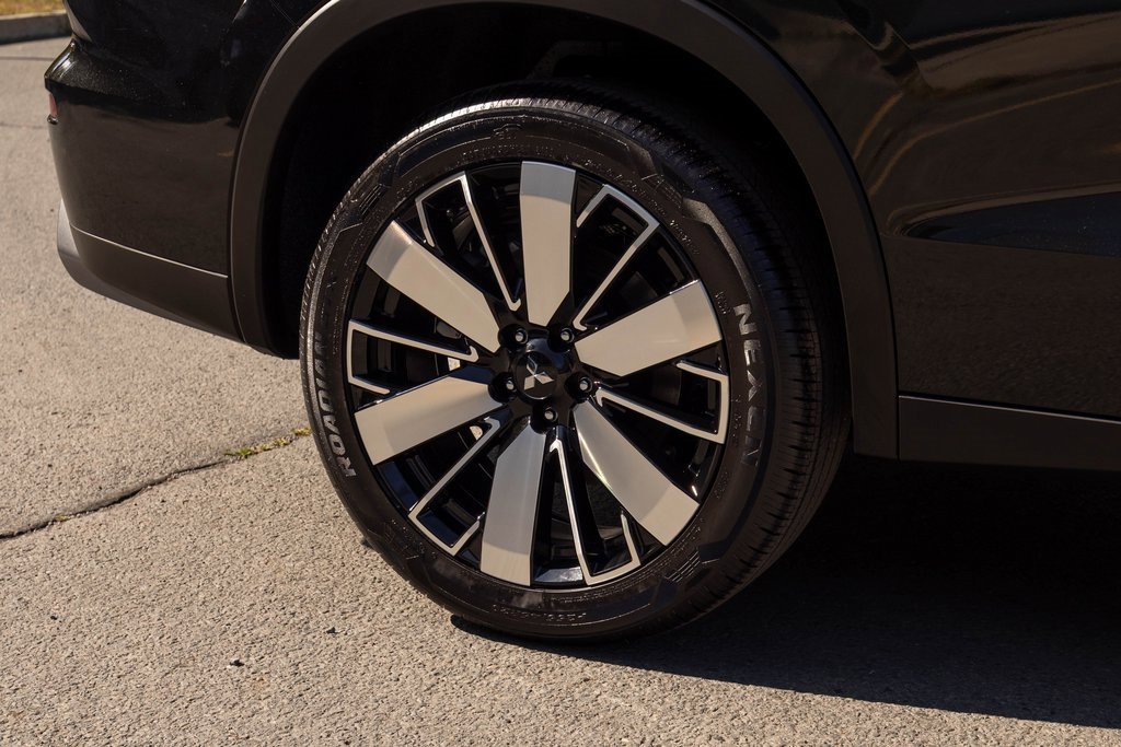 Used 2025 Mitsubishi Outlander SE image 11