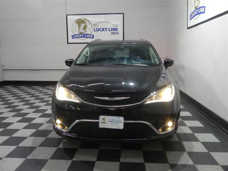 Used 2018 Chrysler Pacifica Touring-L Plus FWD image 2