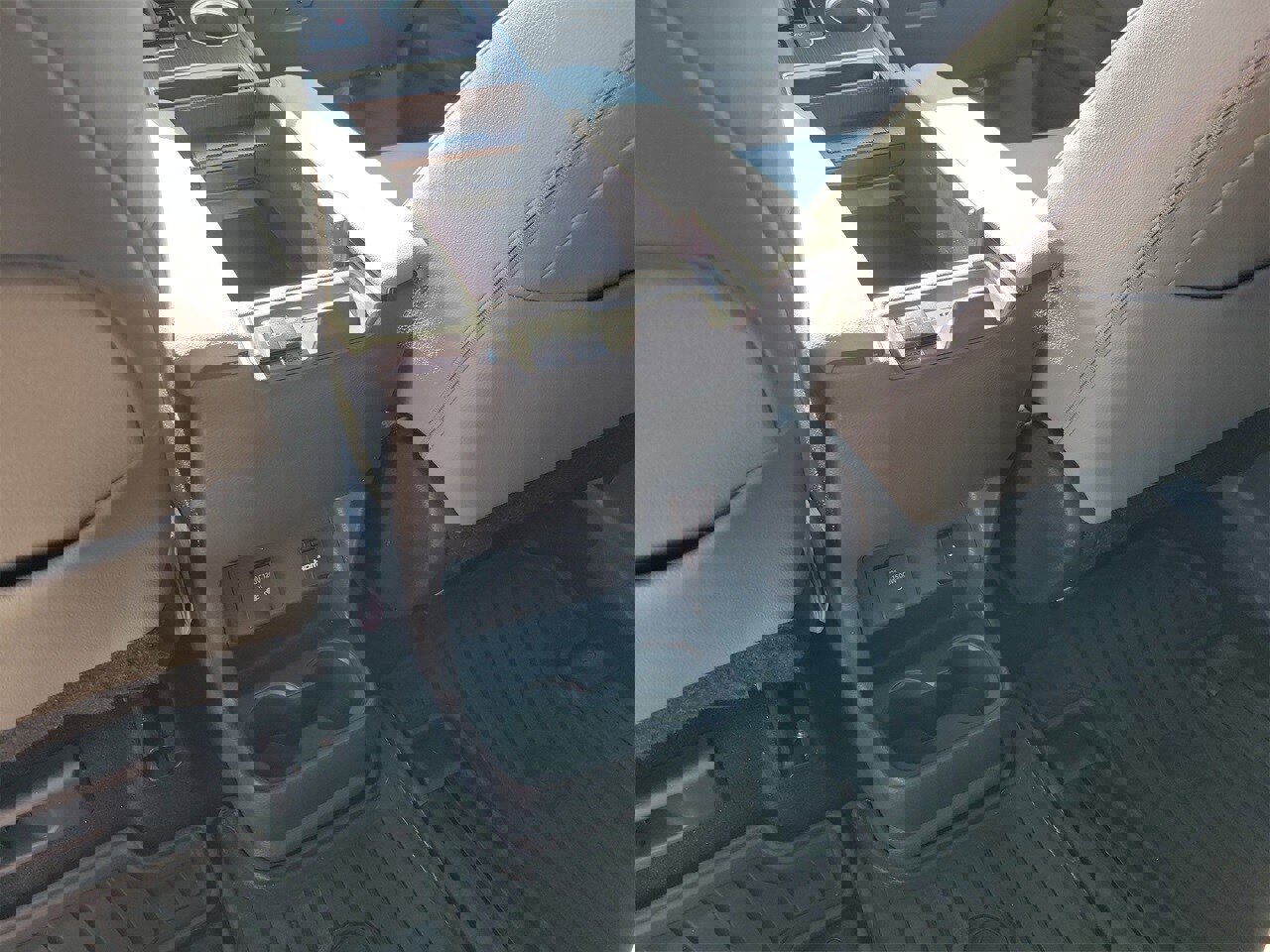 Used 2024 Toyota Sienna XLE image 12