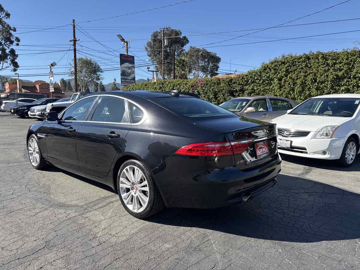 Used 2020 Jaguar XF Premium image 5