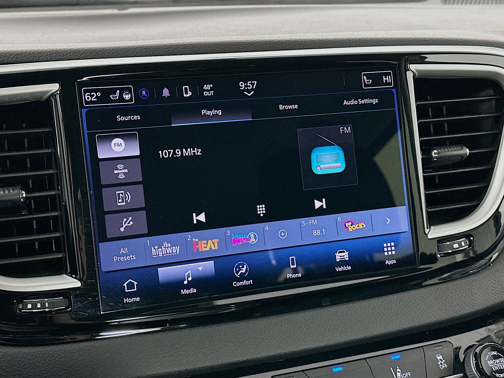 Used 2024 Chrysler Pacifica Touring-L image 21