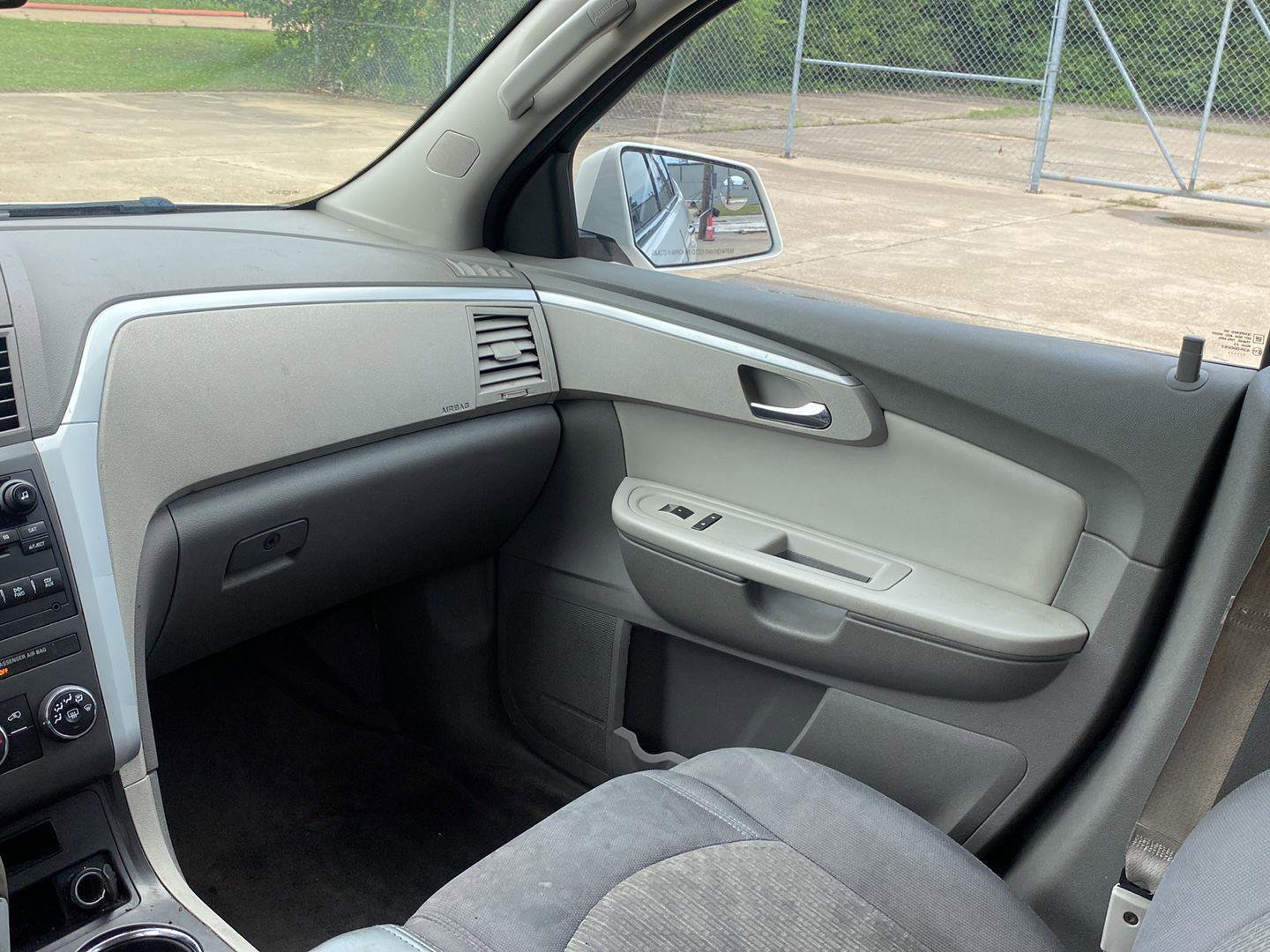 Used 2012 Chevrolet Traverse LT FWD image 10