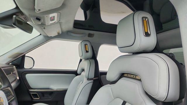 Used 2023 Rivian R1T Adventure image 31