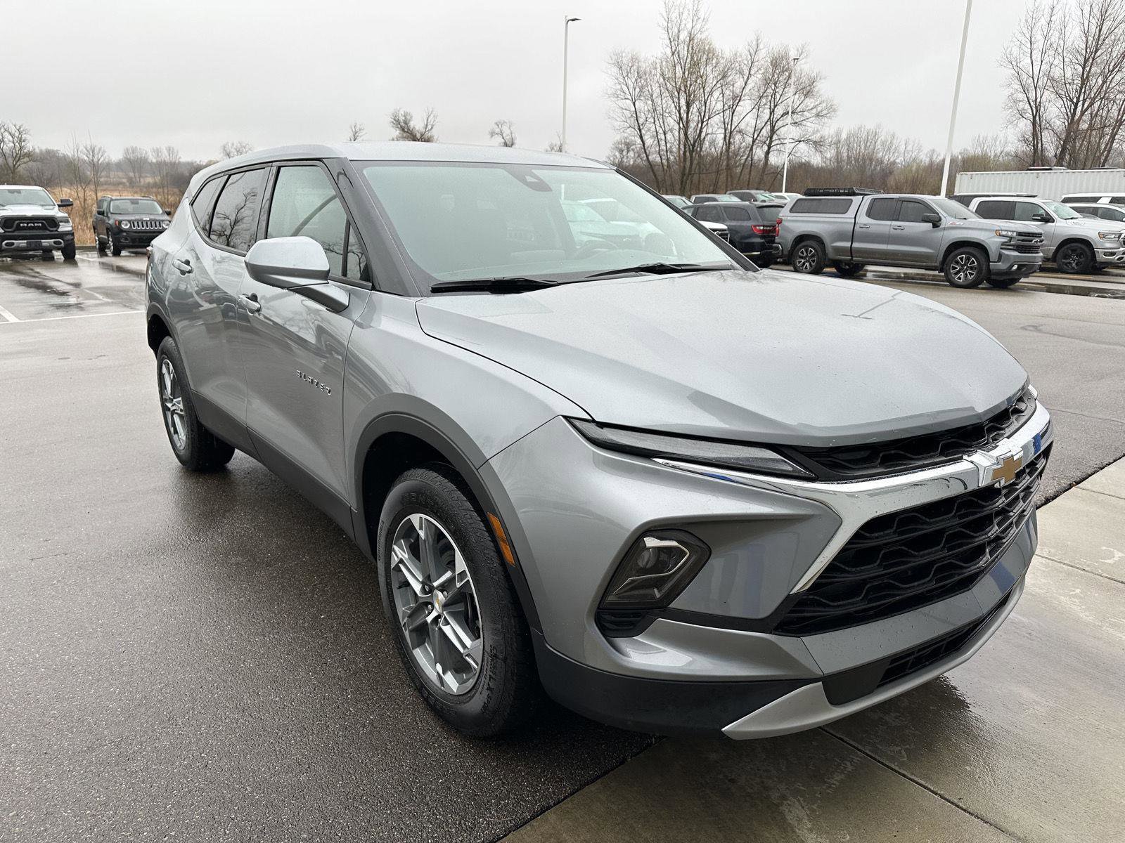 Used 2025 Chevrolet Blazer LT AWD/4WD image 10