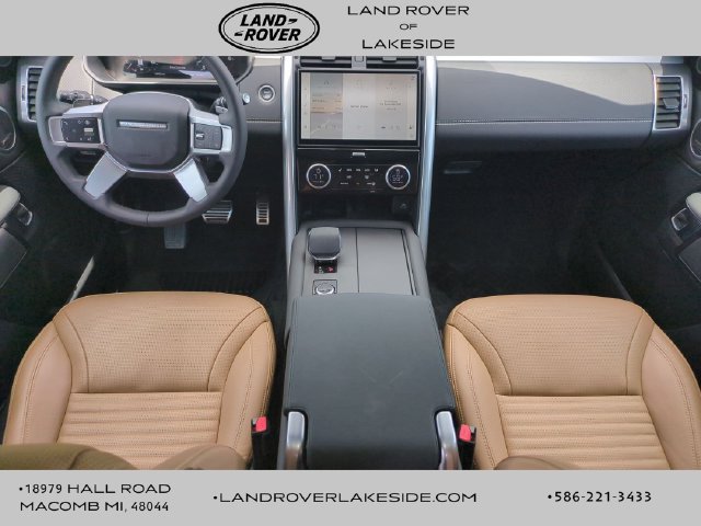Used 2025 Land Rover Discovery Dynamic SE AWD/4WD image 14