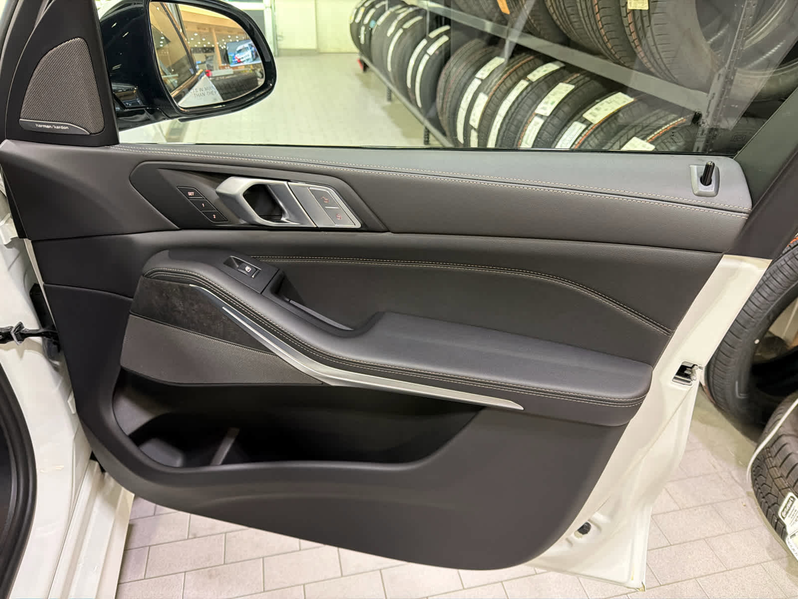 New 2026 BMW X7 xDrive40i w/ M Sport Package image 15