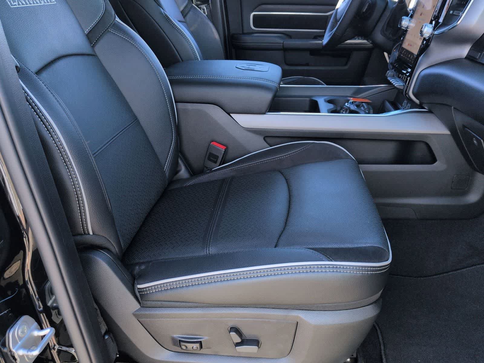 New 2026 RAM 2500 Laramie w/ Sport Appearance Package AWD/4WD image 19