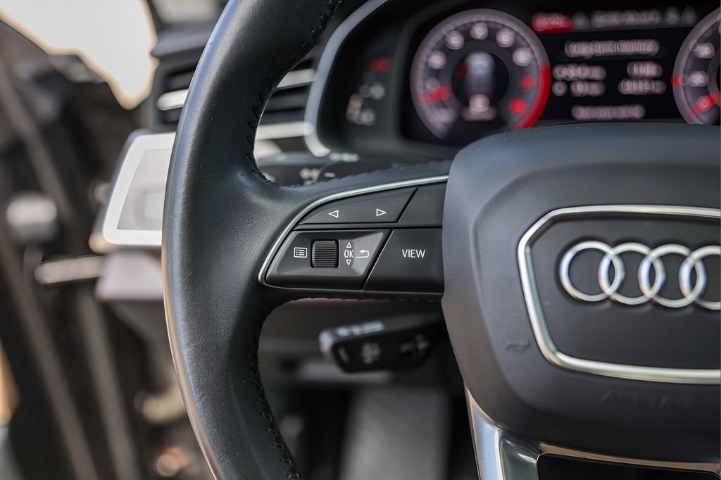 Used 2019 Audi Q8 Prestige w/ Luxury Package AWD/4WD image 14
