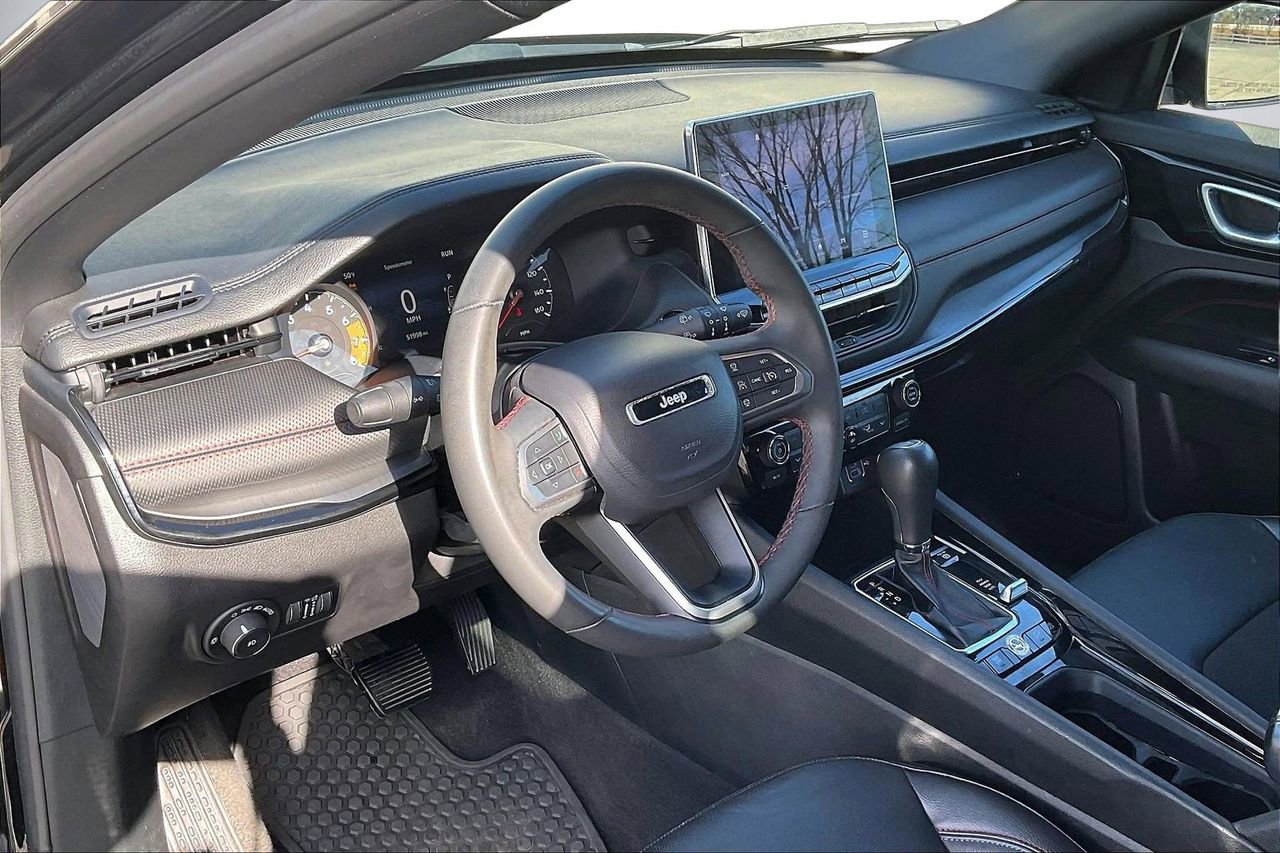 Used 2024 Jeep Compass Trailhawk image 19