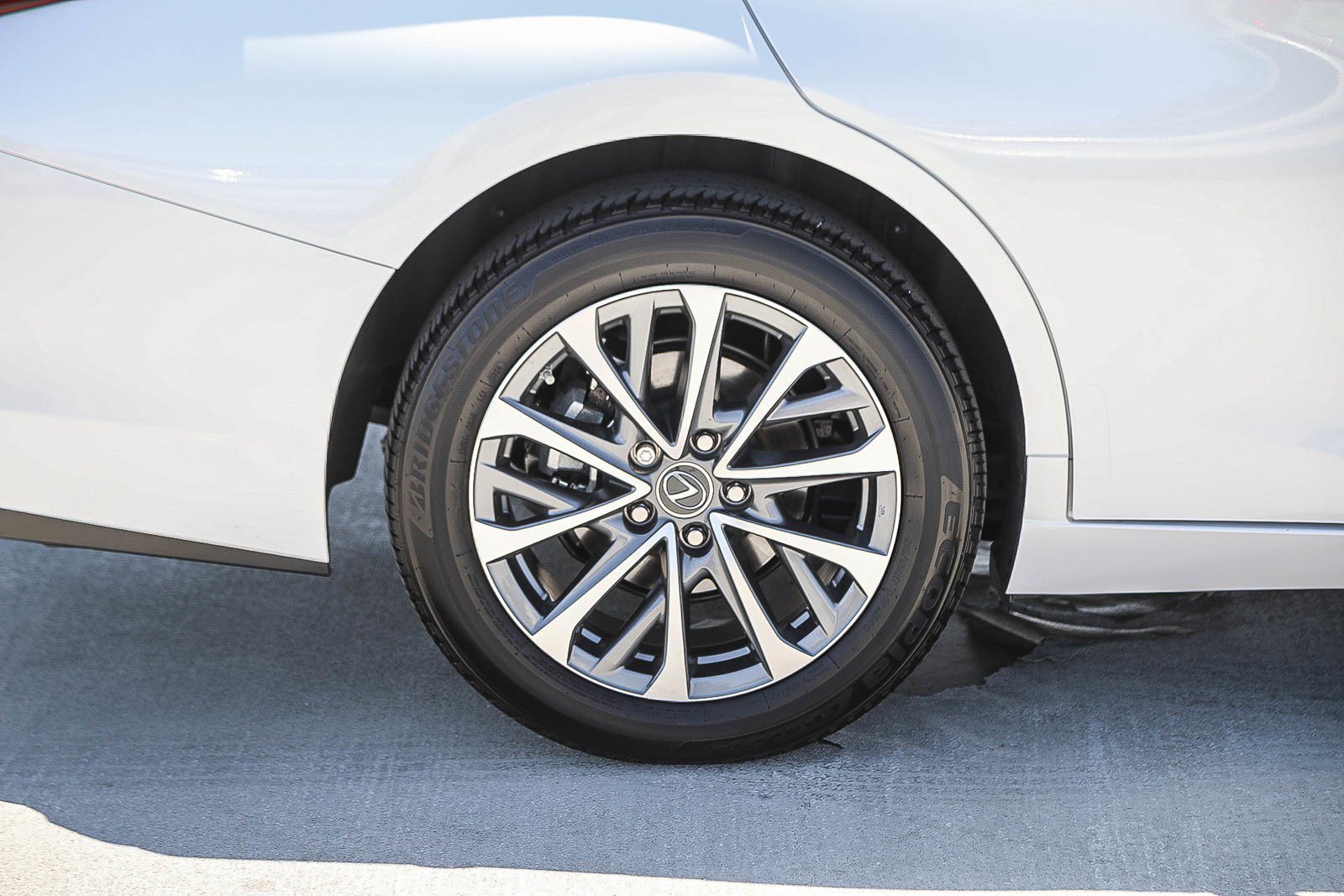 Used 2025 Lexus ES 350 FWD image 11