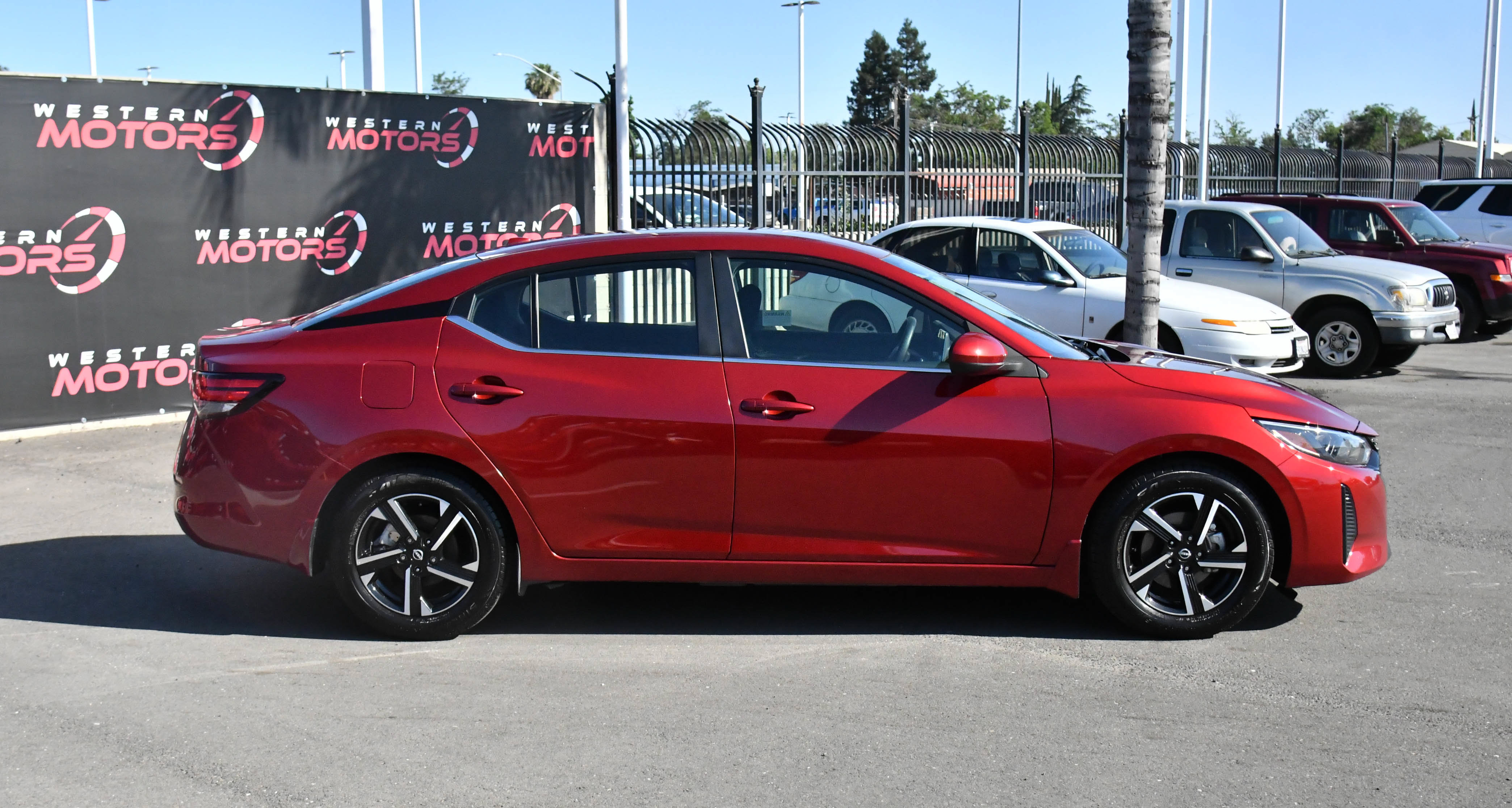 Used 2025 Nissan Sentra SV FWD image 9