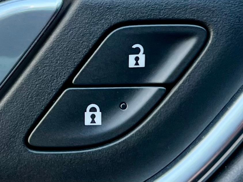 Used 2023 Chevrolet Suburban RST w/ Luxury Package image 29