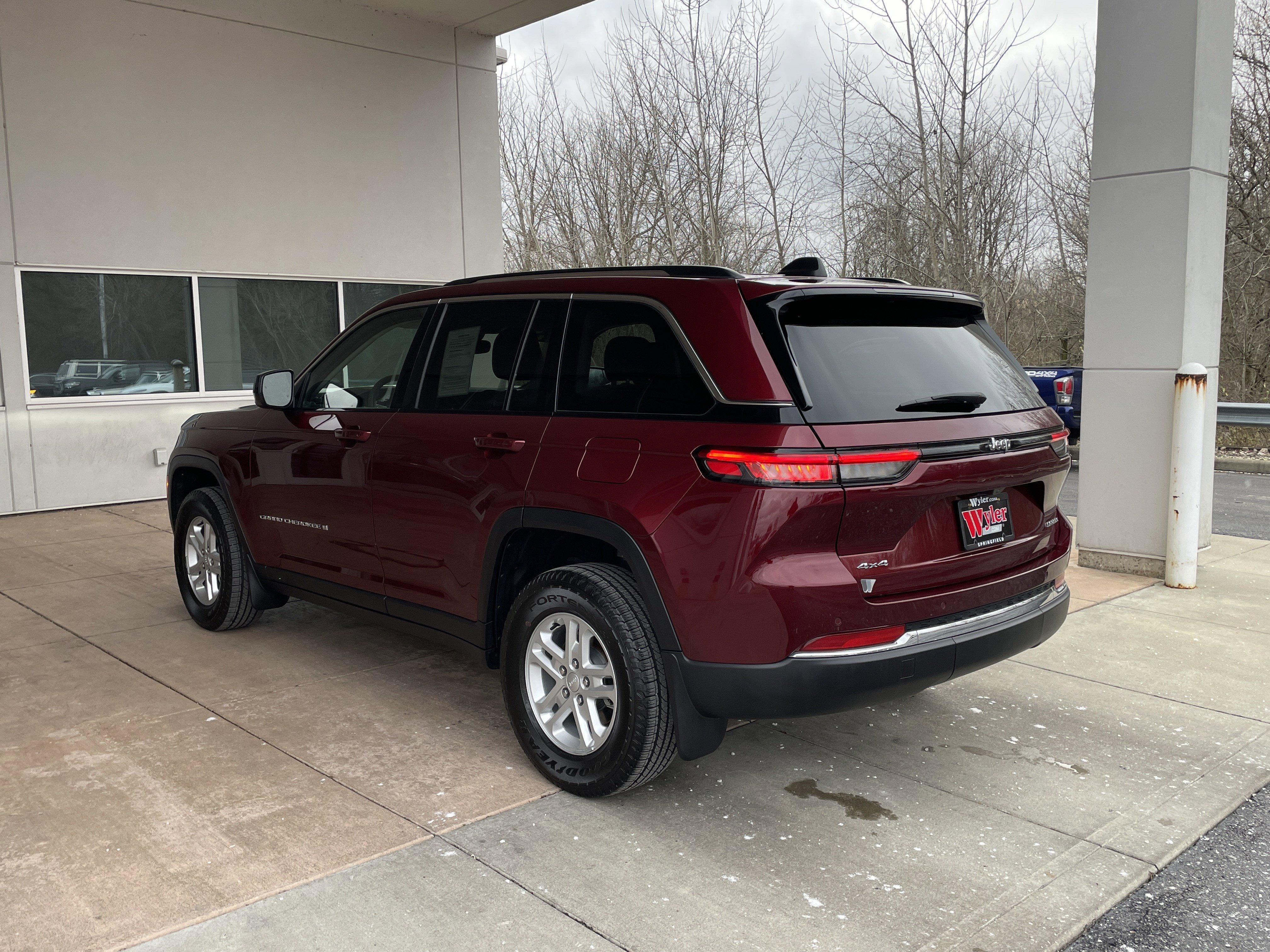 Used 2023 Jeep Grand Cherokee Laredo w/ MOPAR Finishing Package image 20