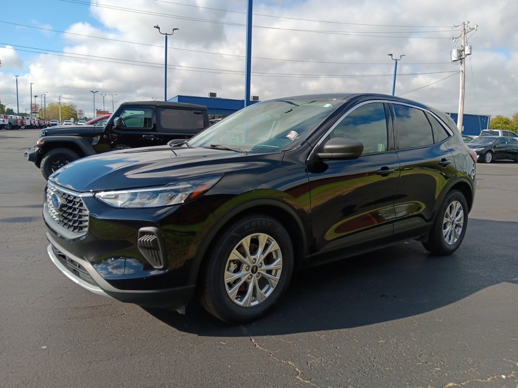 Used 2023 Ford Escape Active w/ Cold Weather Package image 3