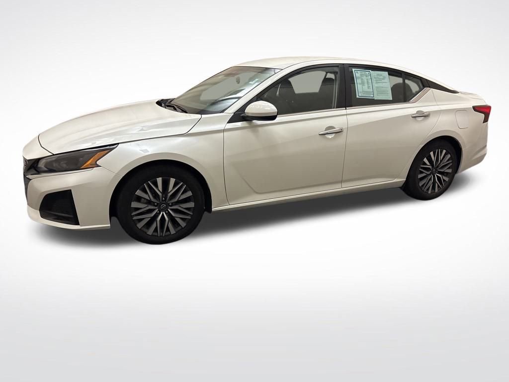 Used 2023 Nissan Altima 2.5 SV image 9
