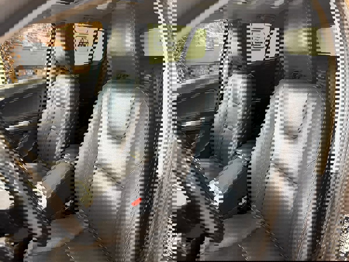 Used 2018 Volvo V60 T5 Cross Country w/ Convenience Package image 17