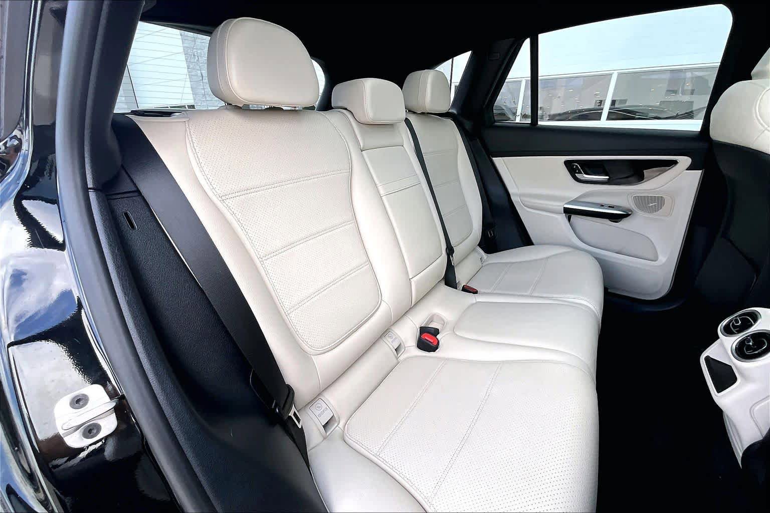 Used 2025 Mercedes-Benz GLC 300 image 18