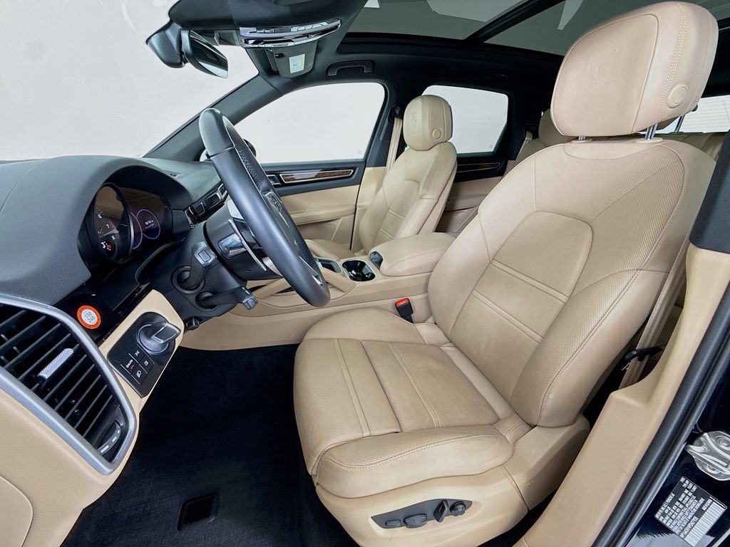 Certified 2023 Porsche Cayenne Platinum Edition AWD/4WD image 5