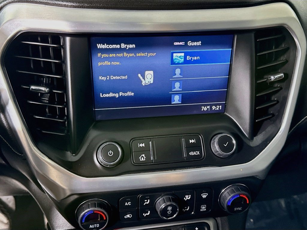 Used 2023 GMC Acadia SLT FWD image 17