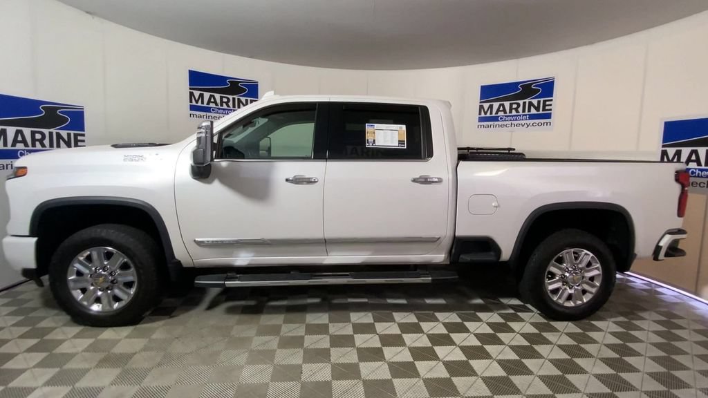 Used 2024 Chevrolet Silverado 2500 High Country w/ High Country Premium Package AWD/4WD image 7