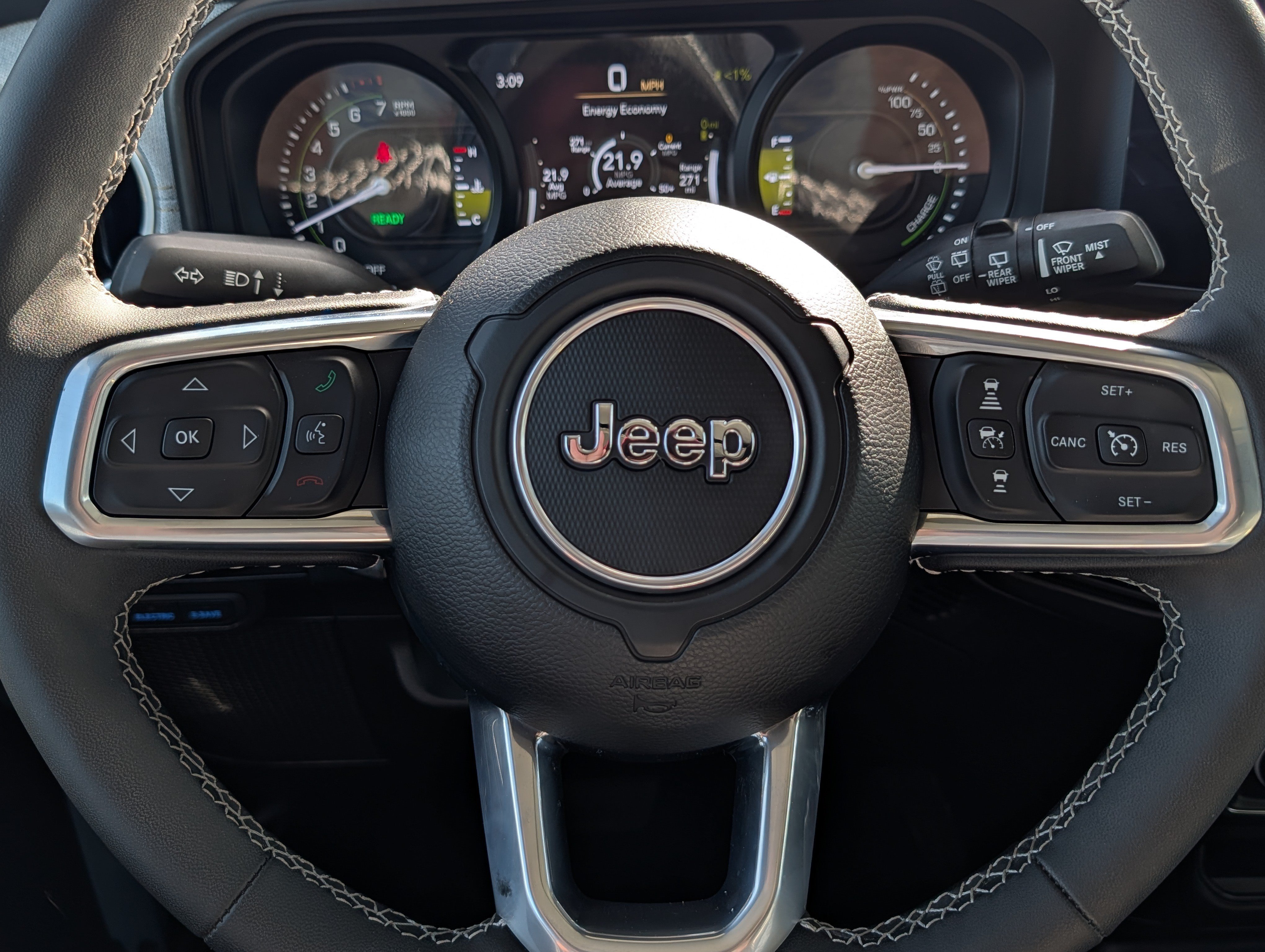 Used 2025 Jeep Wrangler Unlimited Sahara AWD/4WD image 25