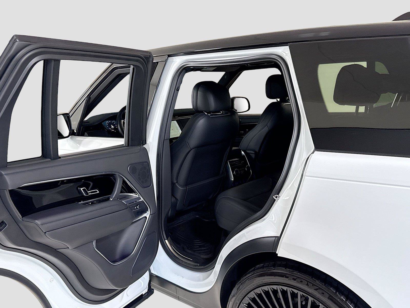 Used 2025 Land Rover Range Rover SE AWD/4WD image 23
