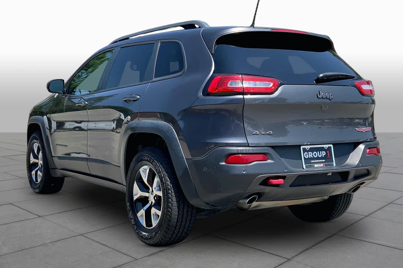 Used 2017 Jeep Cherokee Trailhawk AWD/4WD image 11