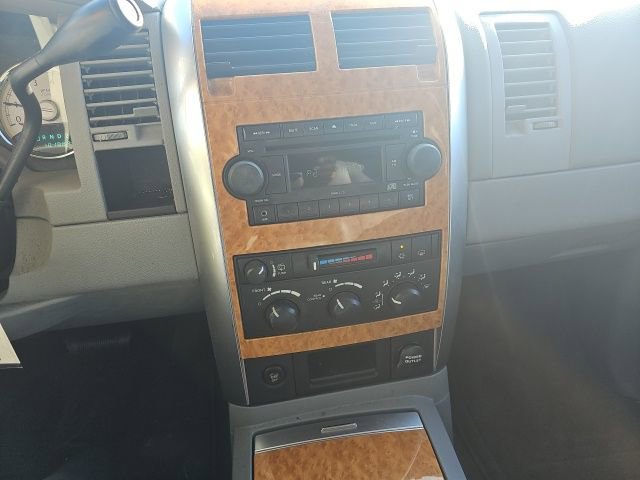 Used 2007 Chrysler Aspen Limited image 8