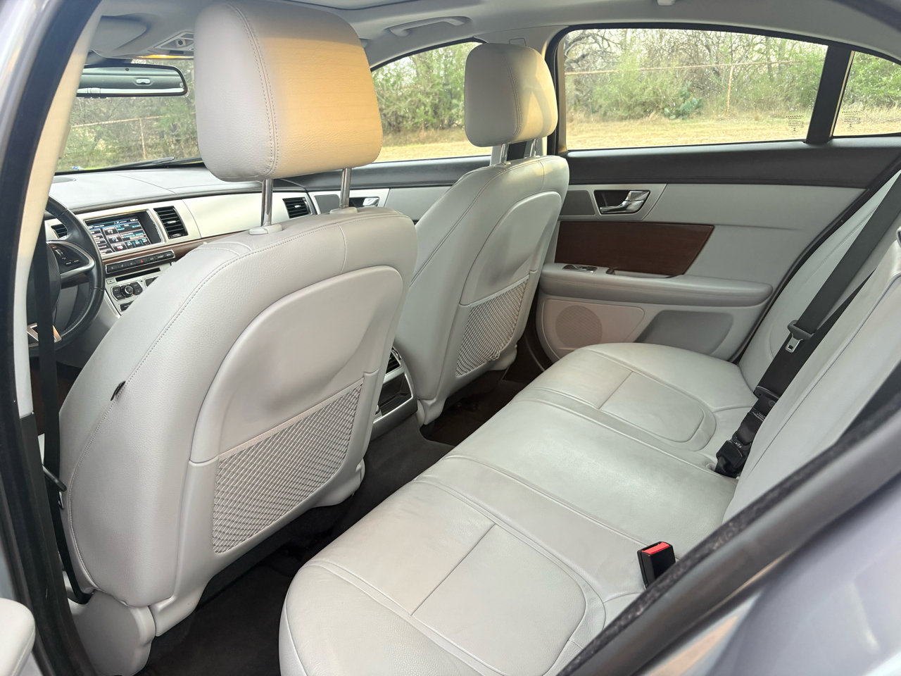 Used 2015 Jaguar XF Premium image 57