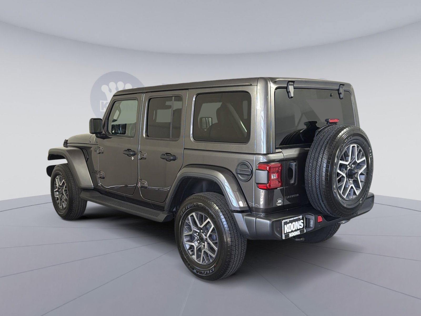 Used 2025 Jeep Wrangler Sahara image 4