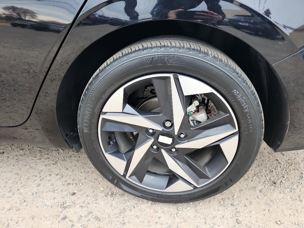 Used 2023 Hyundai Elantra SEL w/ Convenience Package image 11