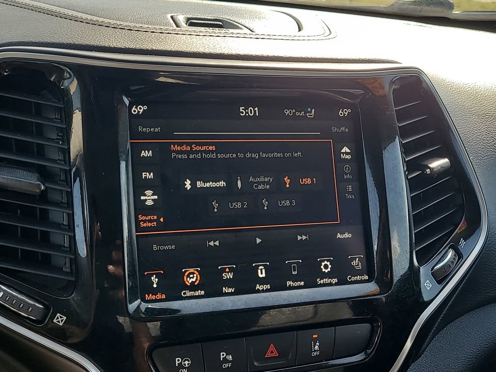 Used 2020 Jeep Cherokee Limited w/ Technology Group AWD/4WD image 23