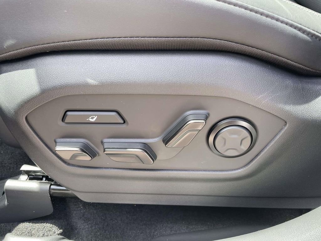 Used 2025 Hyundai Santa Fe Calligraphy FWD image 16