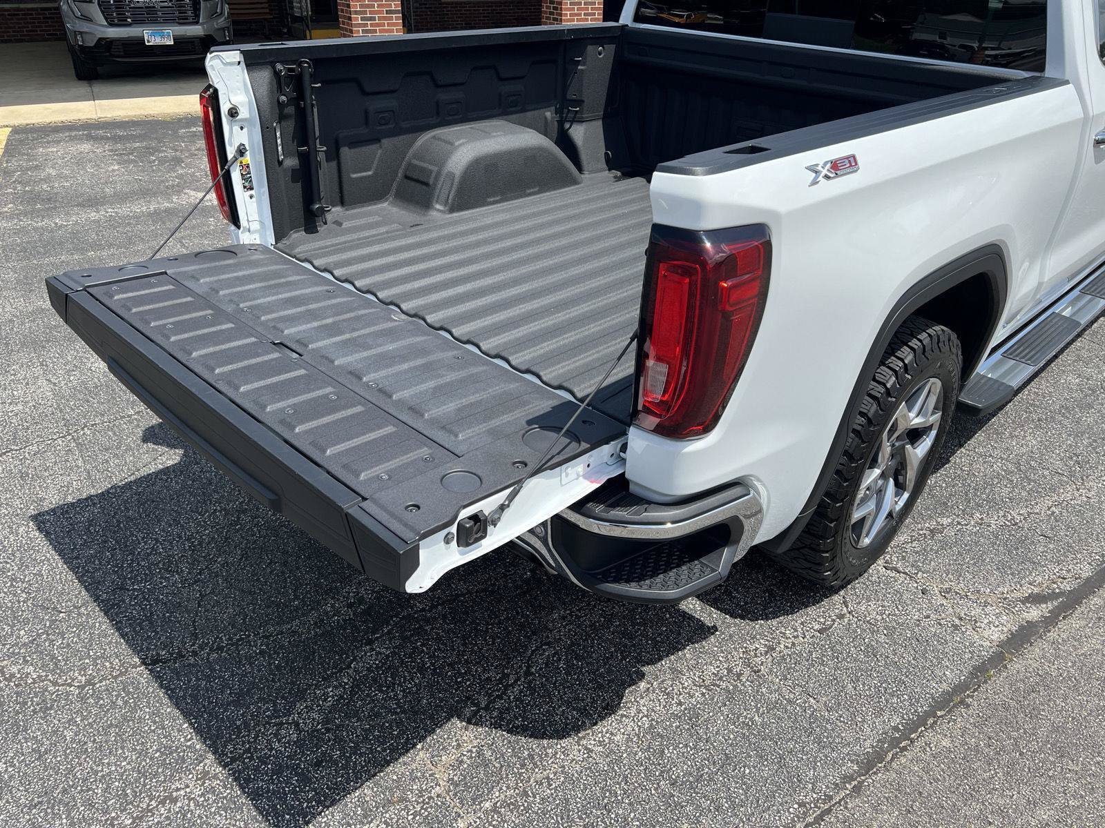 Used 2023 GMC Sierra 1500 SLT w/ SLT Premium Plus Package AWD/4WD image 49