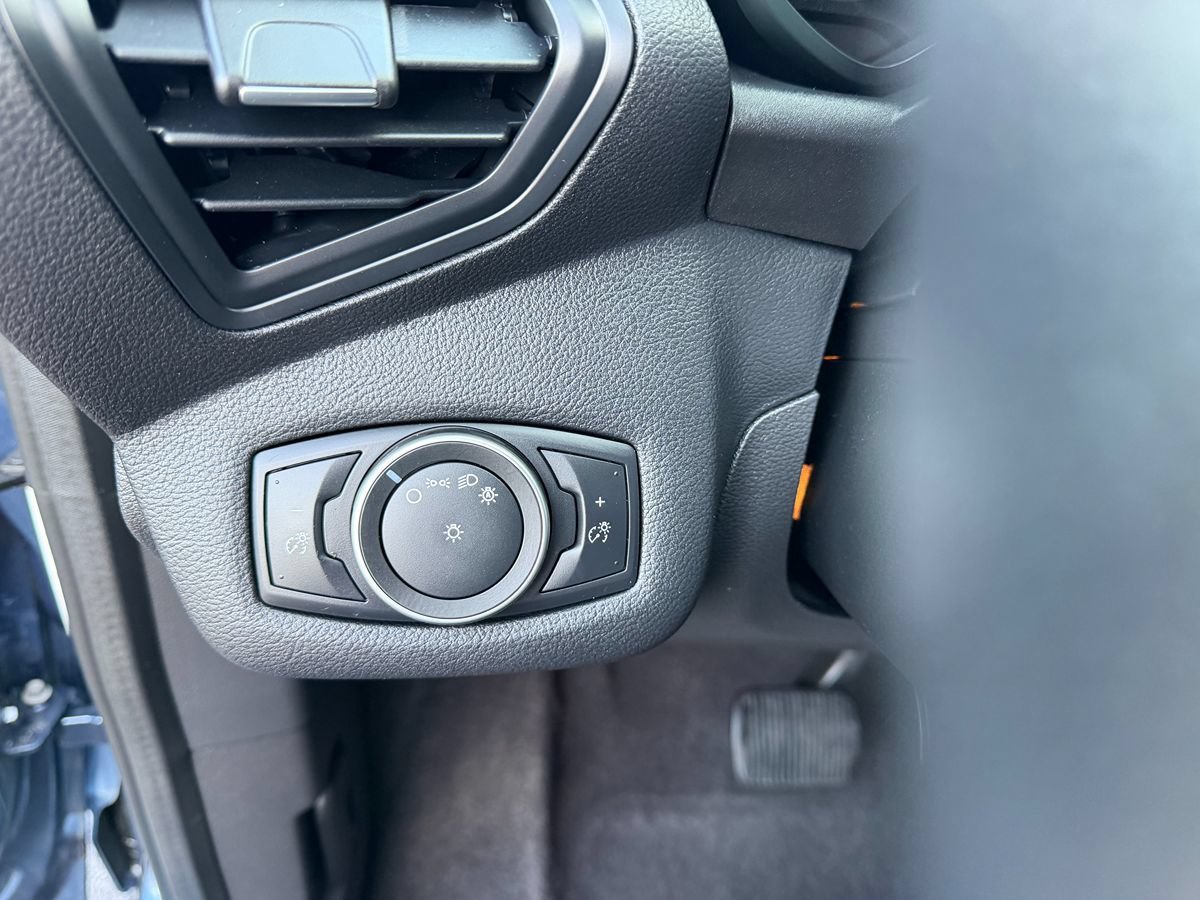 Used 2018 Ford C-MAX SE FWD image 11