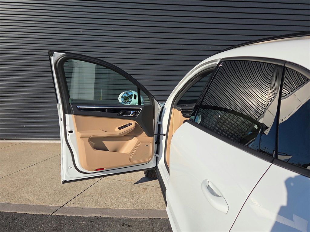 New 2026 Porsche Macan image 48