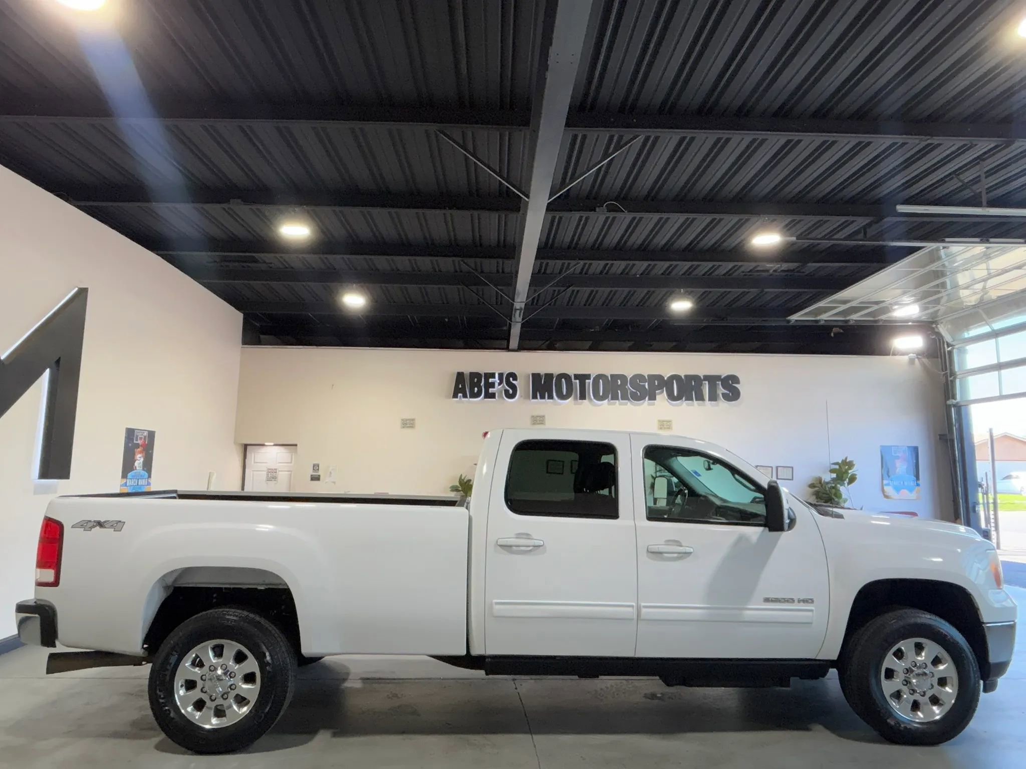 Used 2014 GMC Sierra 3500 SLT image 4