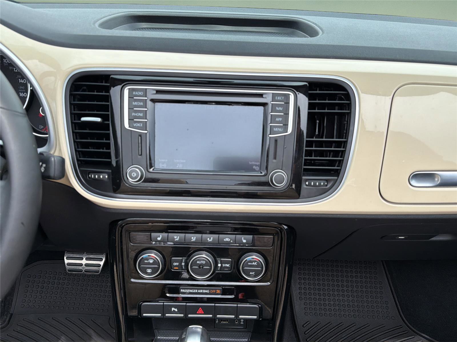 Used 2019 Volkswagen Beetle 2.0T Final Edition SEL FWD image 12