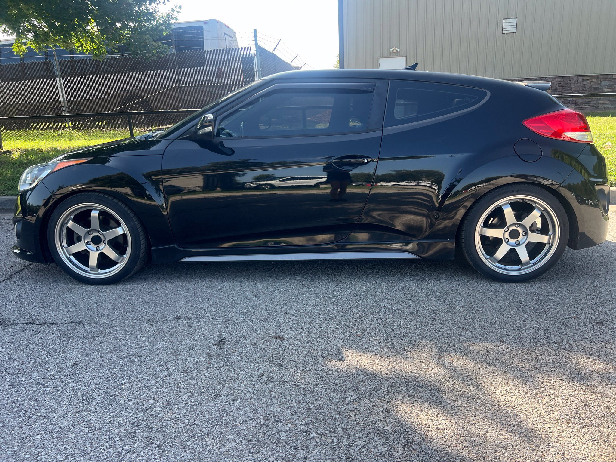 Used 2016 Hyundai Veloster Turbo FWD image 9