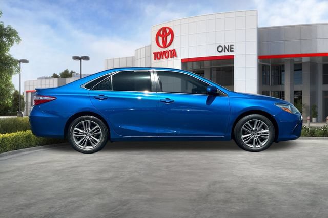 Used 2017 Toyota Camry SE FWD image 3