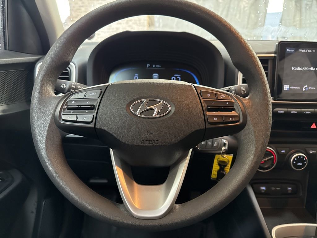 Used 2025 Hyundai Venue SE image 16