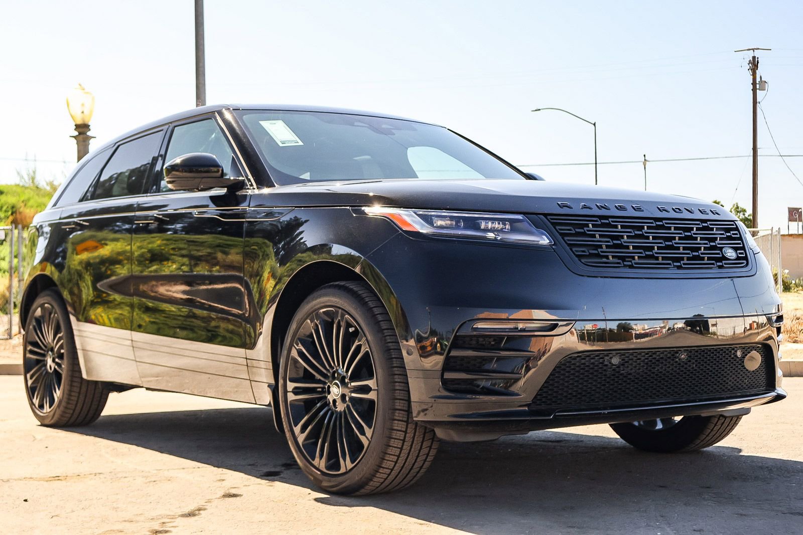 New 2026 Land Rover Range Rover Velar Dynamic SE image 3