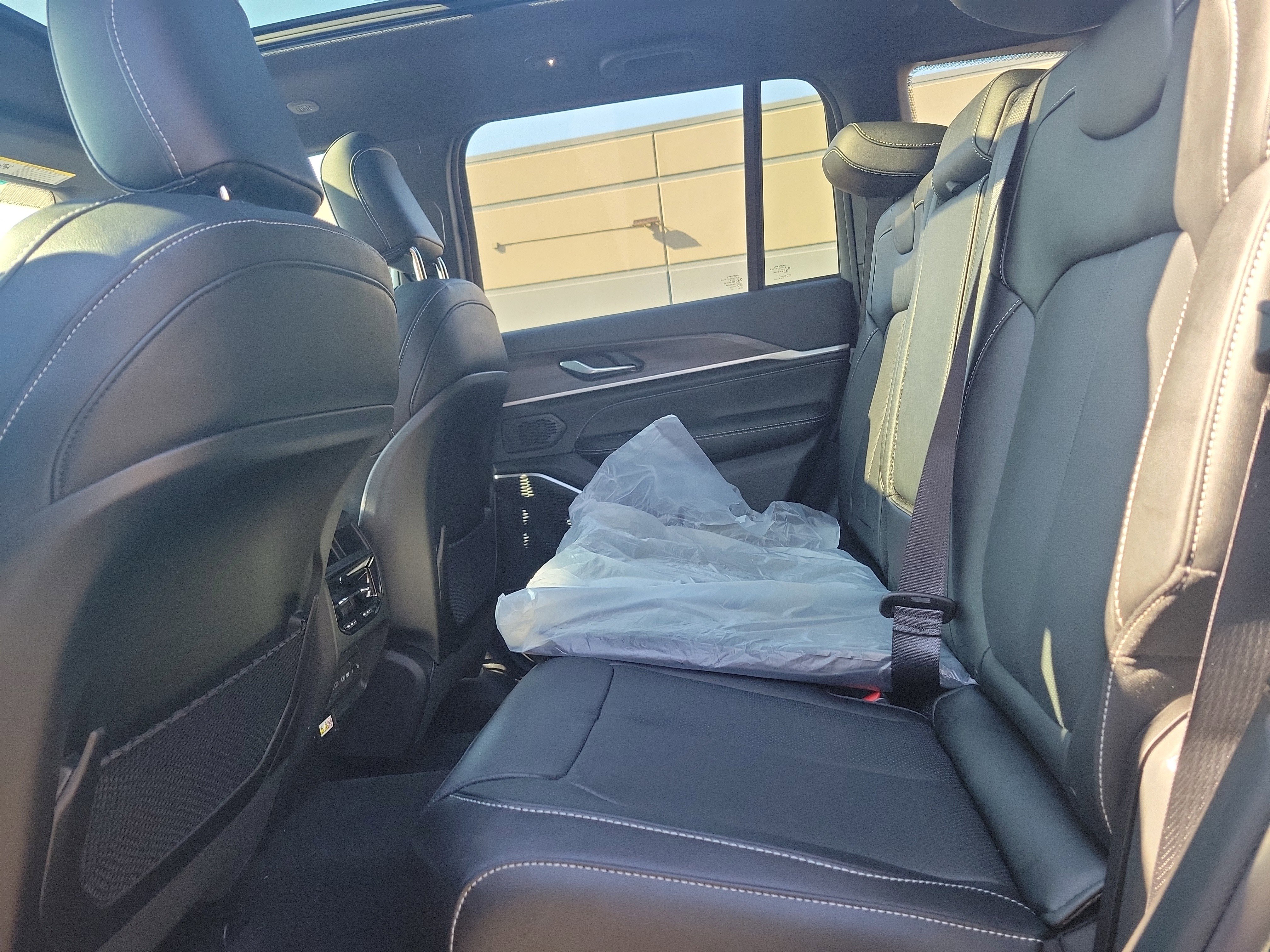 New 2026 Jeep Grand Cherokee Limited Reserve image 25