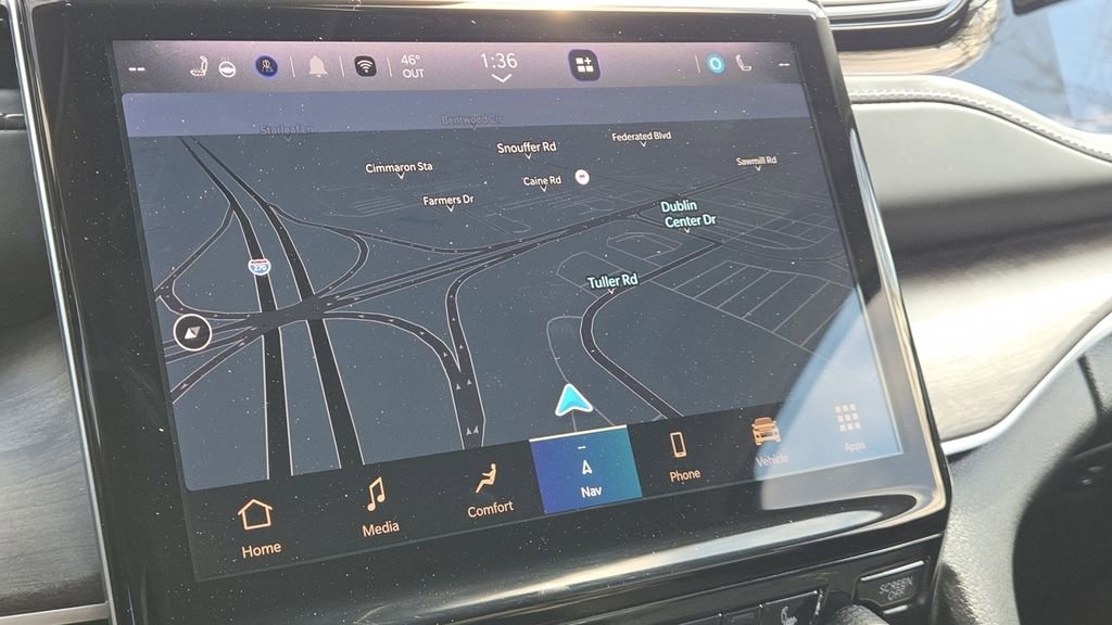 Used 2023 Jeep Grand Cherokee L Limited w/ Luxury Tech Group II image 3